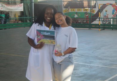 Ritmo, dança e homenagem marcam o Dia da Mulher Moçambicana no Colégio Kitabu